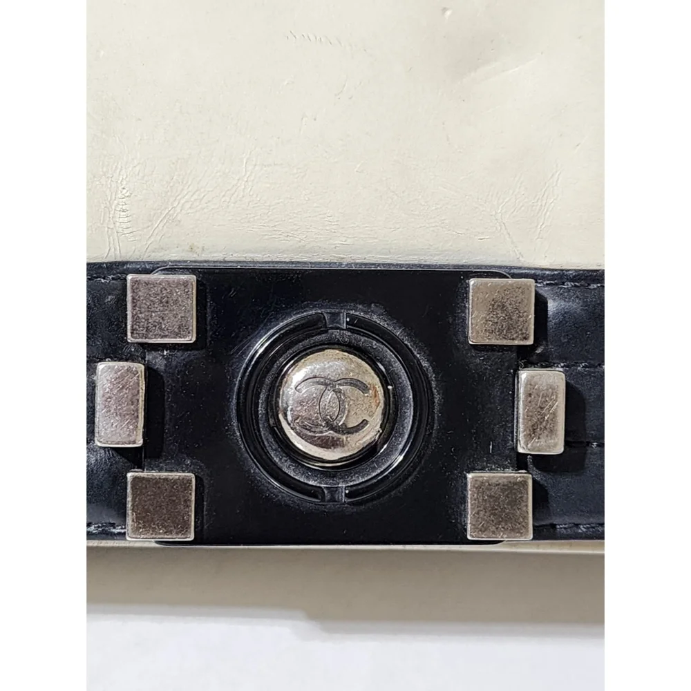 Chanel Medium Clasp Boy Bag Cream/Black - Picture 11 of 16